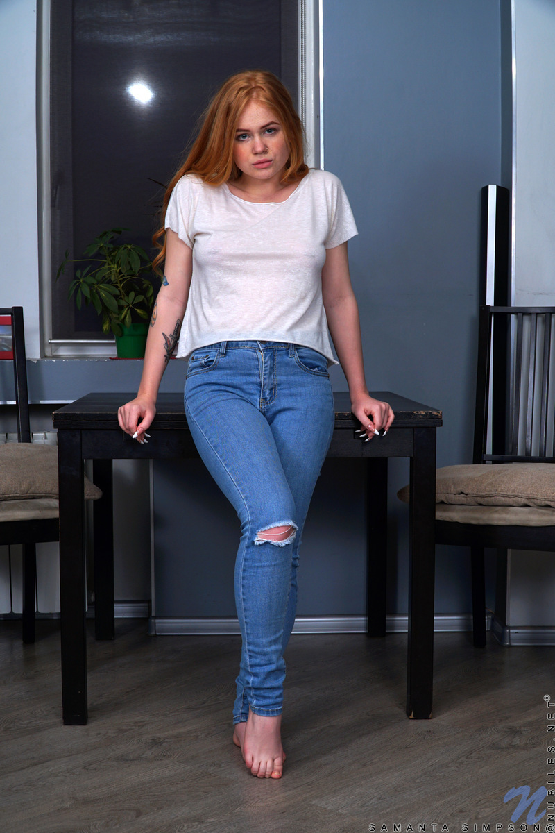 Hot redhead Samanta Simpson peels off ripped jeans on her  